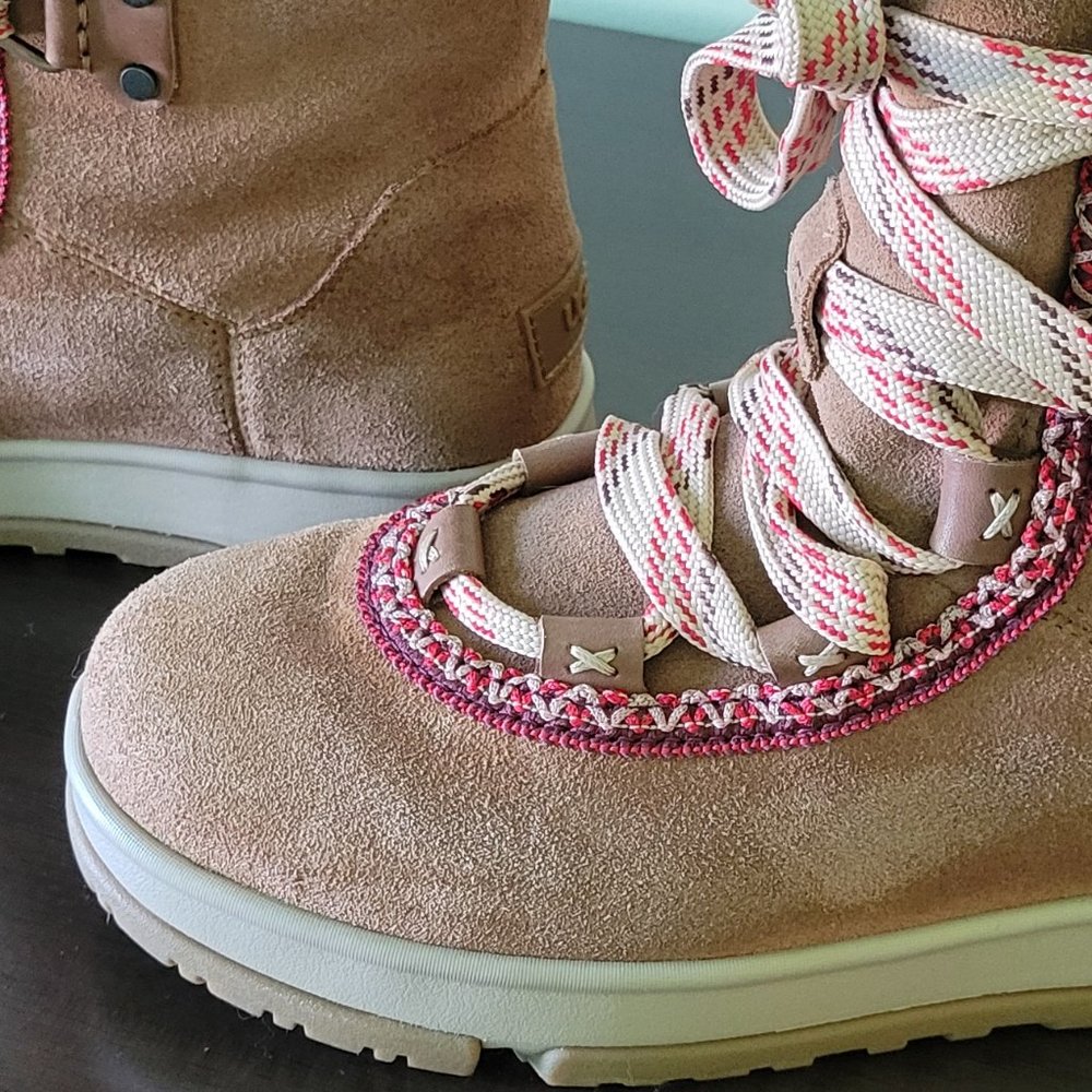 AUTHENTIC UGG AUSTRALIA SHEARLING HIKE HI CHEASTNUT WETHERPROOF BOOTS 1121574